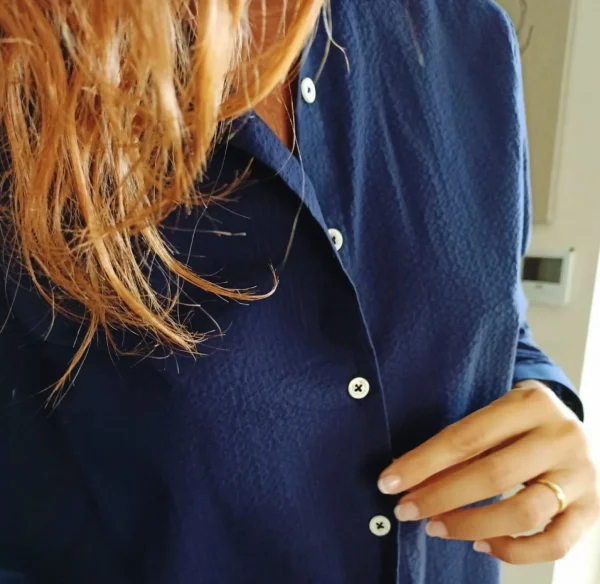 Camicia Donna blu puro cotone goffrato seersucker  made in italy navy blue woman shirt