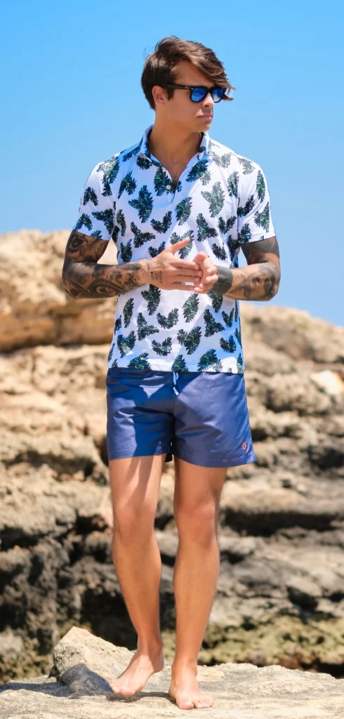 Costume da Bagno blu abbinato a Polo Tropical