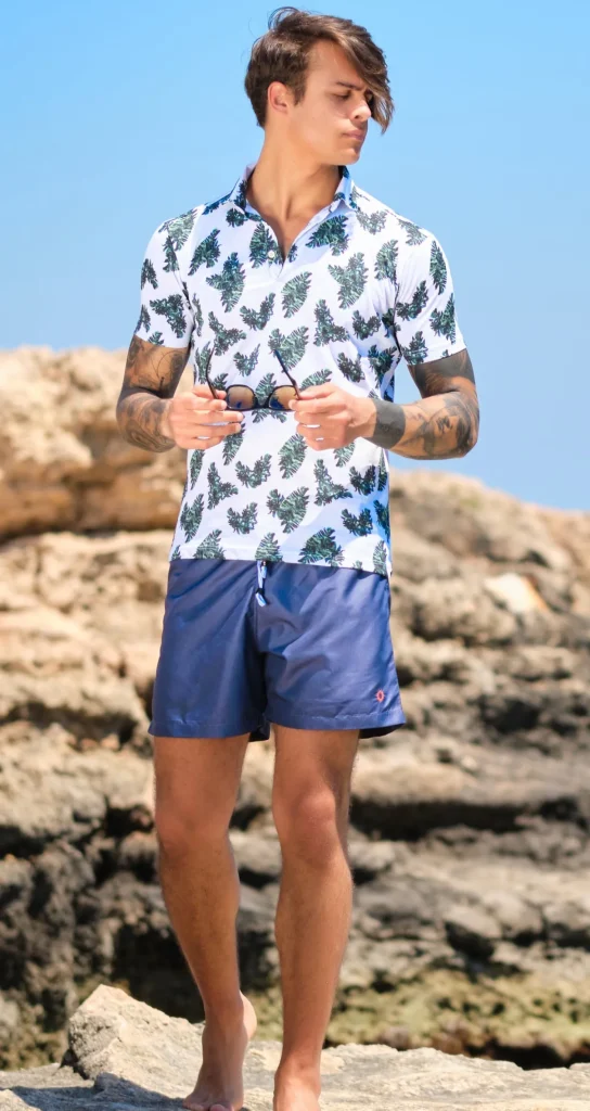 Costume da Bagno blu abbinato a Polo Tropical