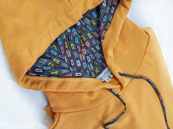 Felpa giallo ocra  con Cappuccio Design musicassetta made in Italy Fantasia 100% cotone -  Unisex Sweatshirt yellow Hoodie