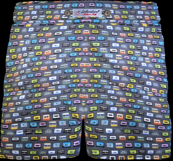 Pantaloncino Shorts Bermuda Fantasia Musicassetta Anni 80 100% cotone Jersey 2 tasche laterali Made in Italy