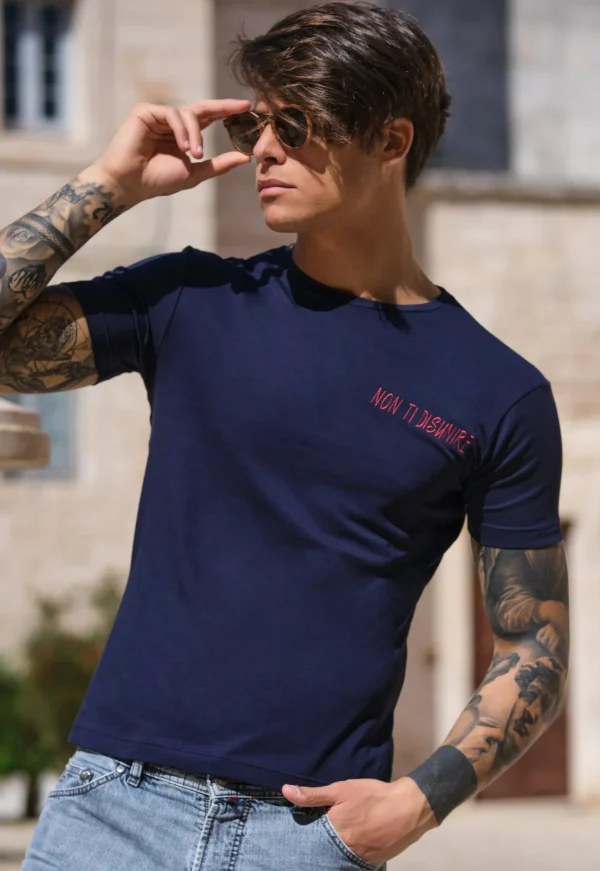 Tshirt blu con logo ricamato Non Ti Disunire -ricamo non ti disunire rosso - made in italy