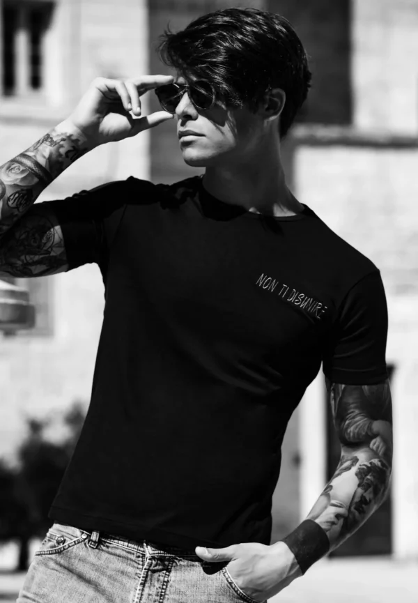 Tshirt blu con logo ricamato Non Ti Disunire -ricamo non ti disunire rosso - made in italy